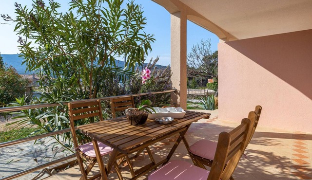 Beautiful apartment in Cres with WiFi