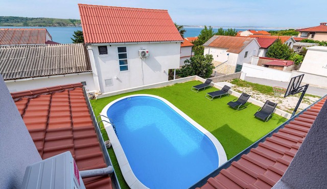 Beautiful apartment in Rtina with WiFi