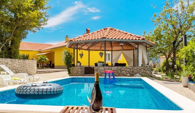 Beautiful finca with private pool, garage, playground, gas barbecue, stone barbecue, WiFi