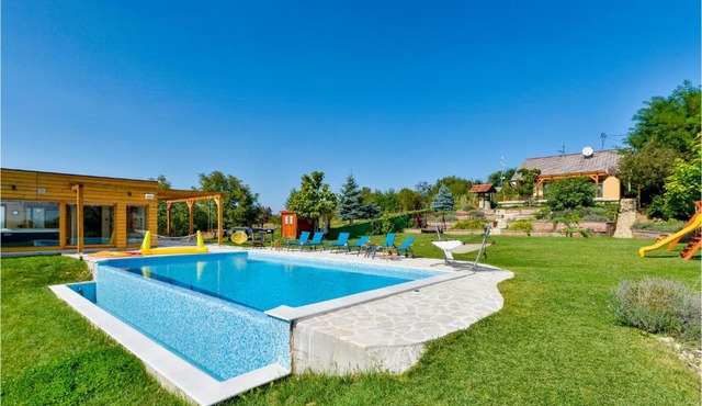 Beautiful Home In Dragoslavec With 3 Bedrooms, Sauna And Outdoor Swimming Pool