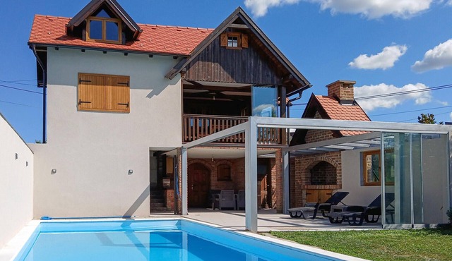 Beautiful home in Klostar Ivanic