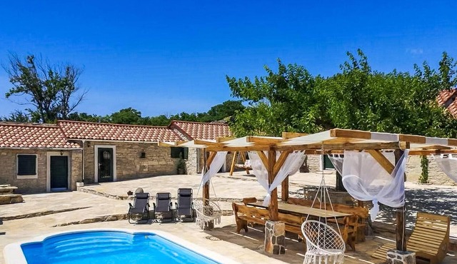 Beautiful home in Benkovac with sauna