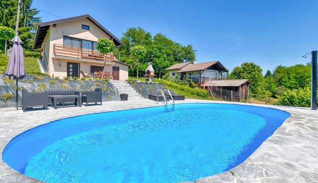 Beautiful home in Dragoslavec