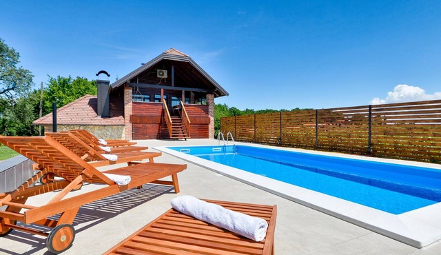 Beautiful home in Jalzabet with sauna
