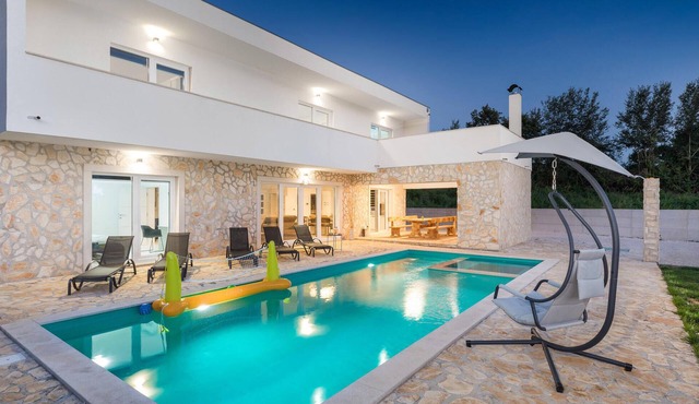 Beautiful home in Jursici