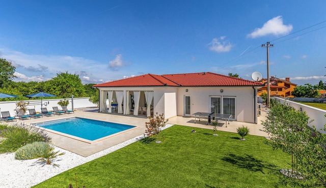 Beautiful home in Kavran with private swimming pool, can be inside or outside in Kavran