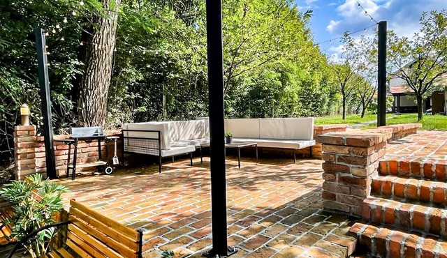 Beautiful home in Mirkovci with jacuzzi