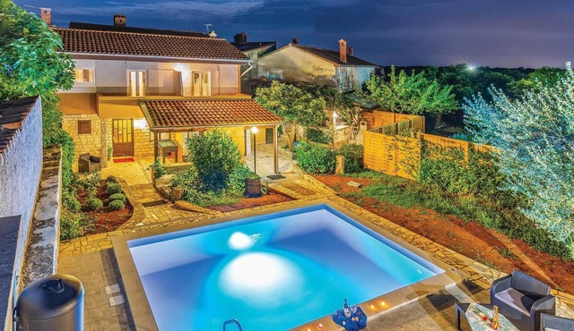 Beautiful home in Pavicini