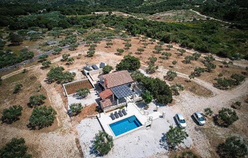 Beautiful Home In Pucisca - Praznica