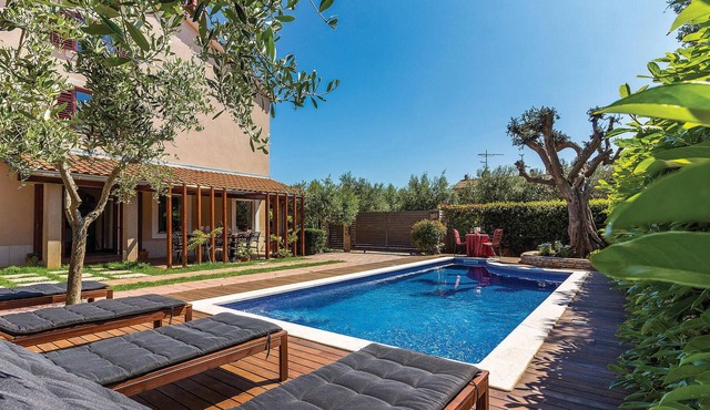 Beautiful home in Pula