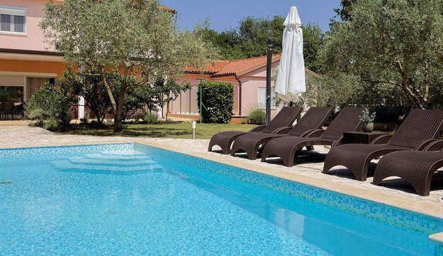Beautiful home in Pula