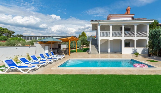 Beautiful home in Rosini