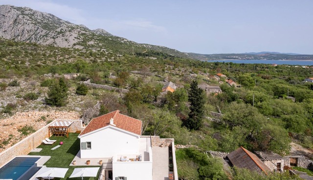 Beautiful home in Seline