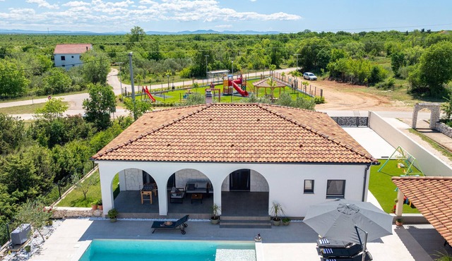 Beautiful home in Stankovci