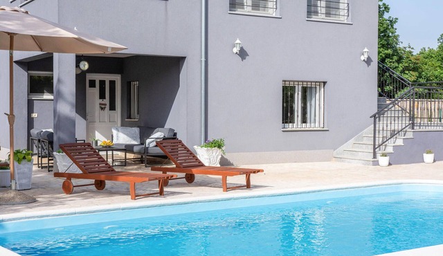 Beautiful home in Turjaci