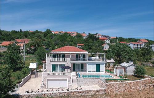 Beautiful Home In Zrnovnica-Split With Sauna