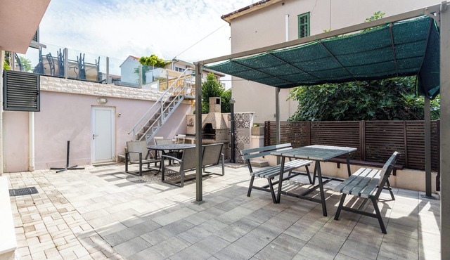 Beautiful luxury house w.sea view & outside space in Split