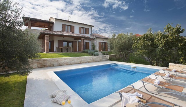 Beautiful Luxury Villa Maria with a swimming pool, near the Sea in Sužan (Krk)