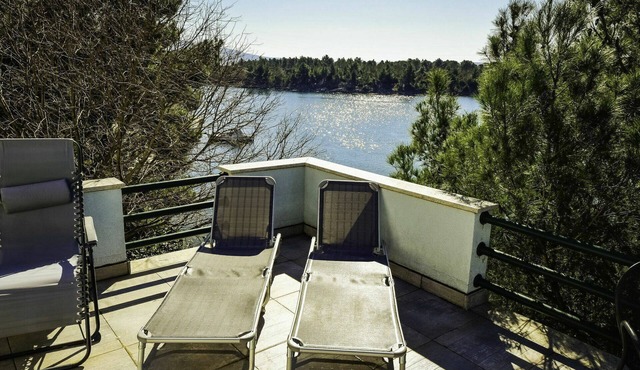 Beautiful private villa for 6 guests with WIFI, A/C, TV, terrace, pets allowed and parking