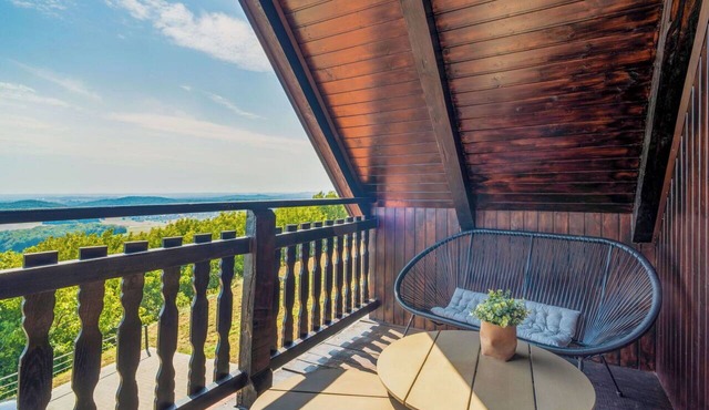 Beautiful private villa for 6 people with pool, WIFI, A/C, TV and terrace