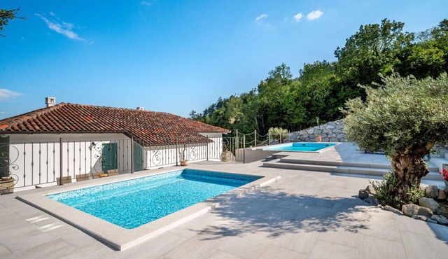 Beautiful private villa for 14 people with WIFI, A/C, private pool, TV and terrace