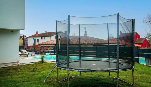 Beautiful private villa for 6 guests with private pool, WIFI, A/C, TV and terrace in Umag