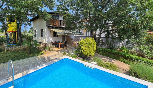 Beautiful private villa for 4 guests with A/C, private pool, WIFI, TV and terrace