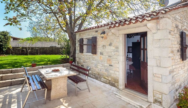Beautiful private villa for 2 guests with WIFI, A/C, TV and terrace