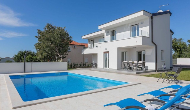 Beautiful private villa for 10 guests with private pool, A/C, WIFI, TV, terrace and panoramic view in Poreč