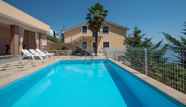 Beautiful private villa for 14 guests with WIFI, private pool, A/C, TV, terrace and pets allowed