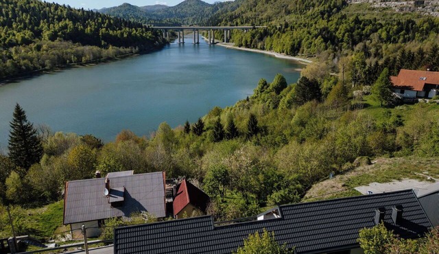 Beautiful private villa for 10 people with hot tub, WIFI, TV, terrace and pets allowed