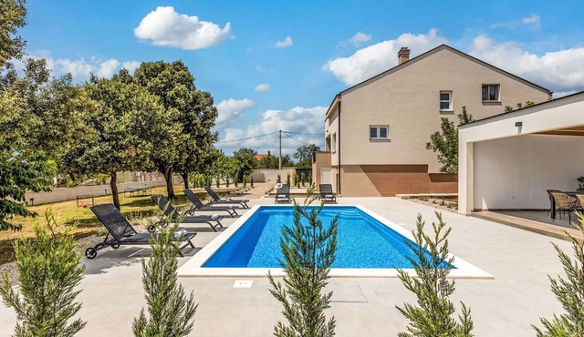 Beautiful private villa for 8 people with private pool, A/C, WIFI, TV and terrace