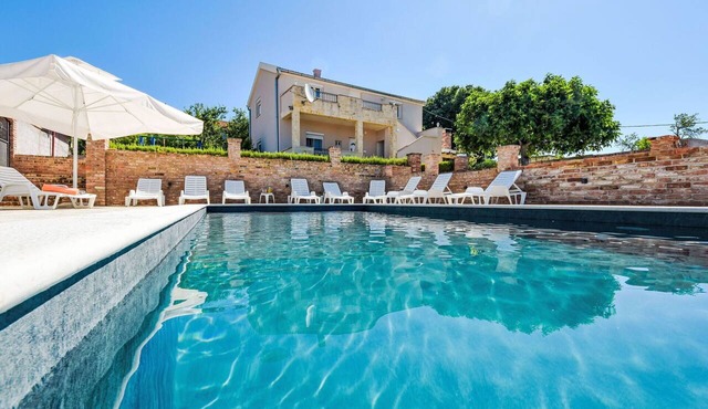 Beautiful private villa for 6 guests with A/C, WIFI, private pool, TV and terrace