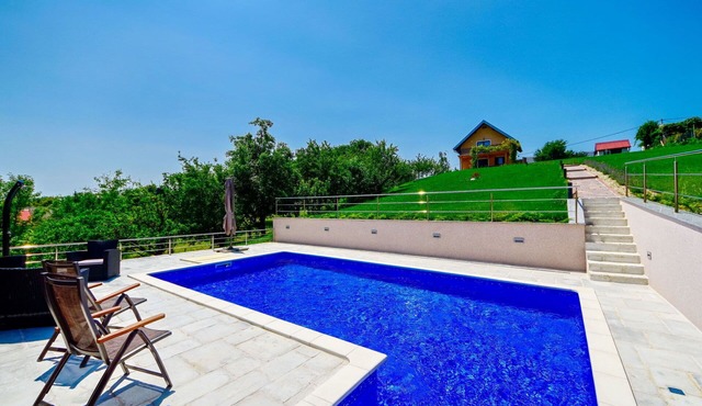 Beautiful private villa for 6 guests with A/C, WIFI, private pool, TV, terrace and panoramic view