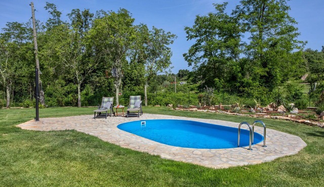 Beautiful private villa with private pool, WIFI, A/C, TV, terrace, pets allowed and panoramic view in Buzet