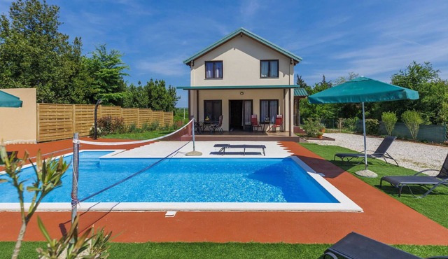 Beautiful private villa with private pool, WIFI, A/C, TV, terrace, pets allowed and parking
