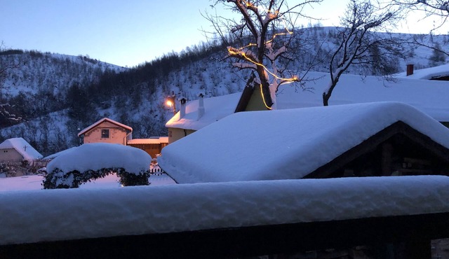 Beautiful, Quiet And Comfortable Old Country Houses, Pieces Of Authentic Life ! in Carpinis