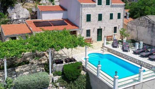 Beautiful Villa Anita - Four Bedroom Villa with Outdoor Swimming Pool