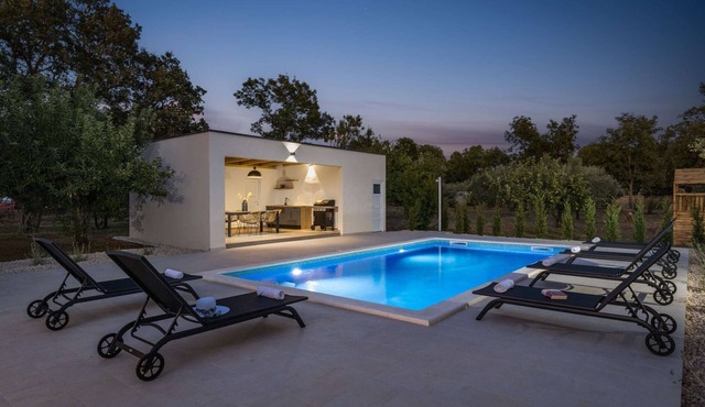 Beautiful Villa Calma Briševo