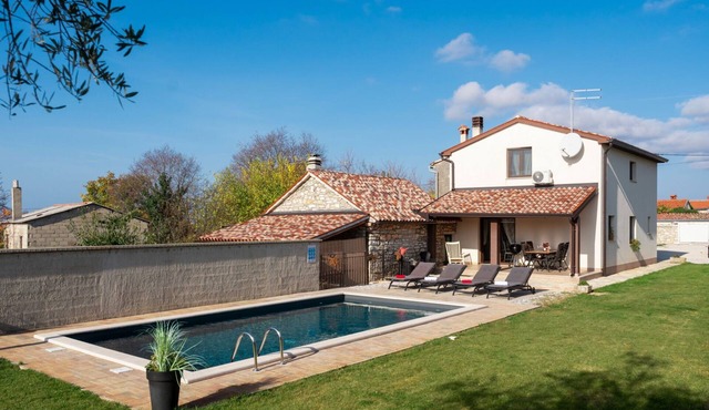 Beautiful Villa Casa Noemi with pool in Porec