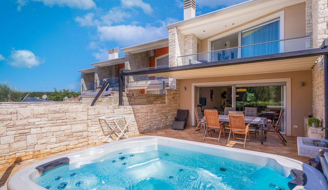 Beautiful villa for 6 people with WIFI, A/C, private pool, TV, terrace and pets allowed