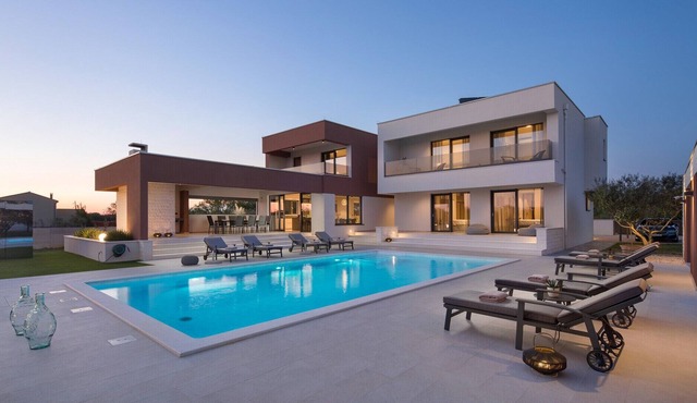Beautiful Villa Scallop