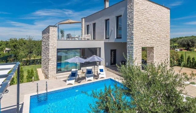 Beautiful Villa Selest with an outdoor pool