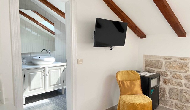 Bed&Breakfast Sorgo Palace - Superior Double or Twin Room with City View (Amber) in Ston