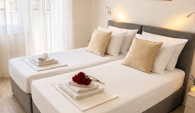 Bedroom 1 with balcony and sea view in Split