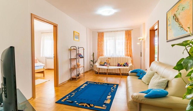 Big 4 bedroom apartment with private parking