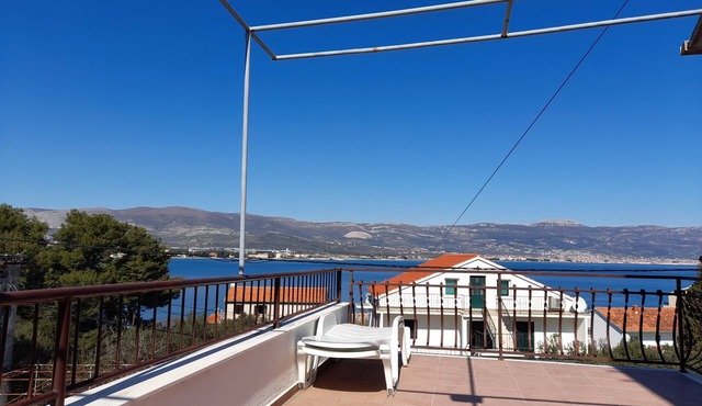 Big apt w large terrace&great sea view,close beach