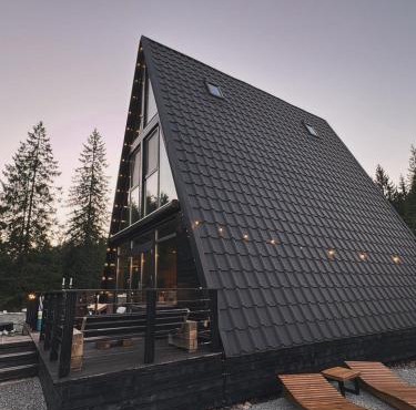 Black Chalet in Vartop