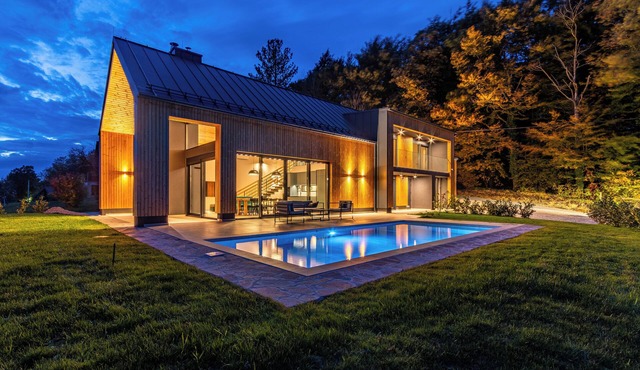 Blacksmith House - Stylish vacation home with spa & nature views