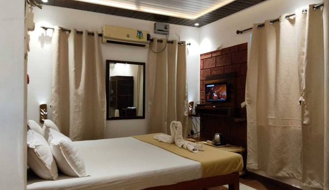 Blue Sea Beach Resort in Malvan